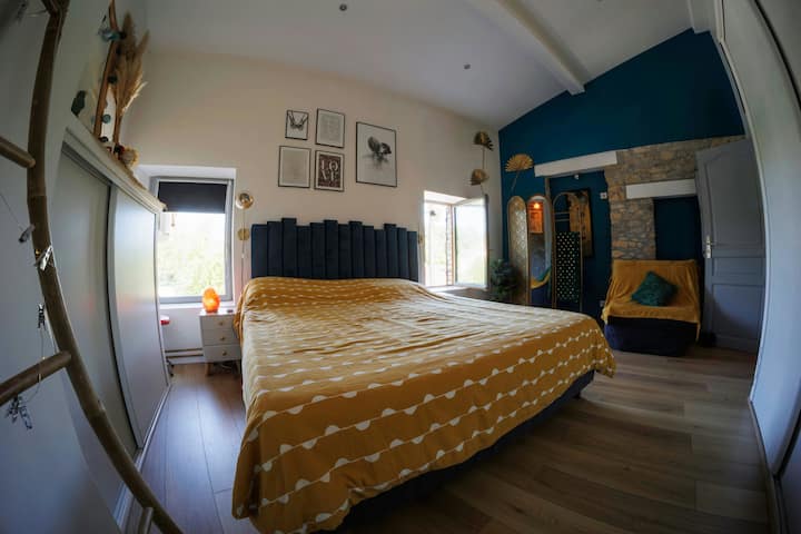 Chambre 1 - 1 lit king size + 1 canapé BZ 1 place