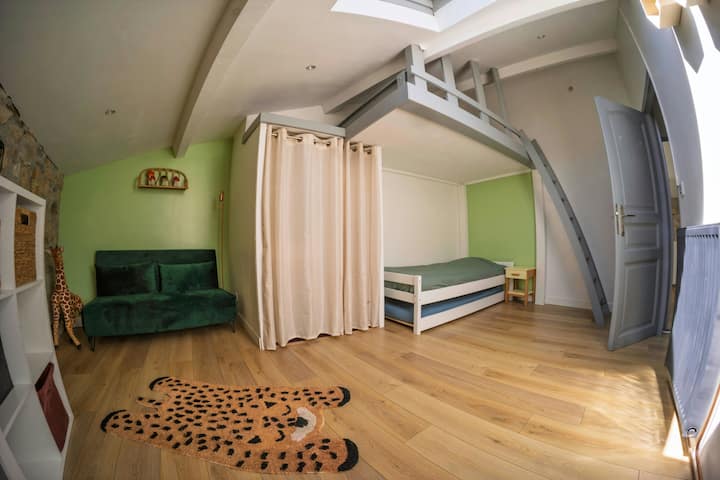 Chambre 3 - 3 lits simples + 1 canapé-lit