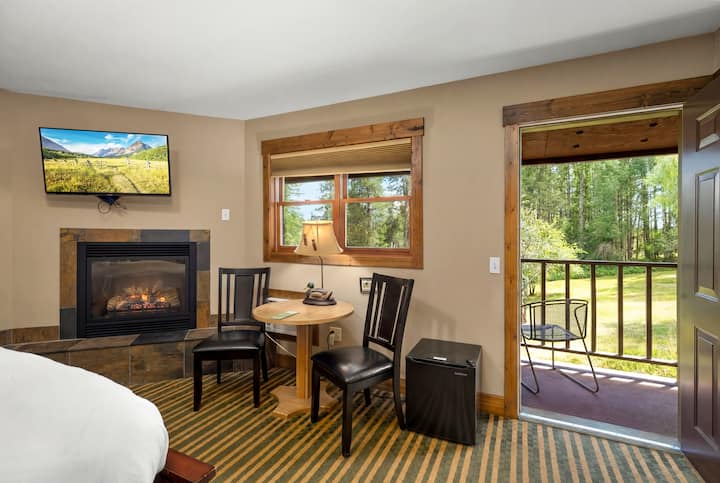 Standard King Room W/ Fireplace & Balcony - Whitefish