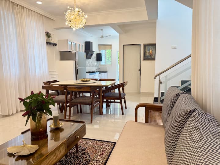 A luxurious living room blends elegance, comfort, and sophisticated design.