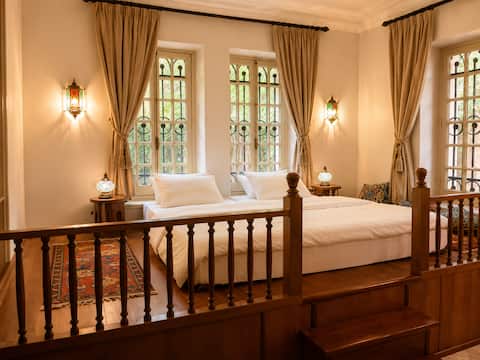 Private Room w/ Bathroom in Villa Layla Hostel
