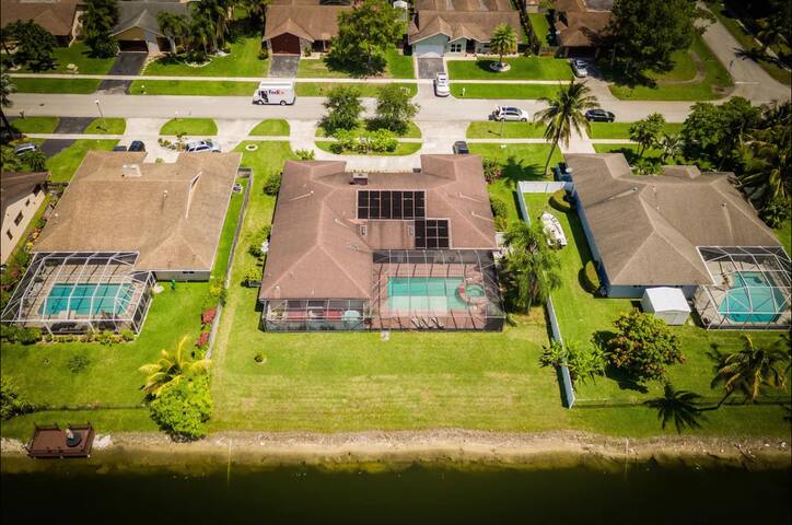 Biss Lauderhill waterfront gallery image 2