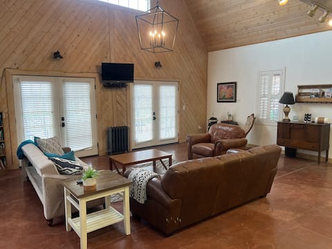 Top Airbnb: Beautiful Vineyard Barn House in Grand Junction