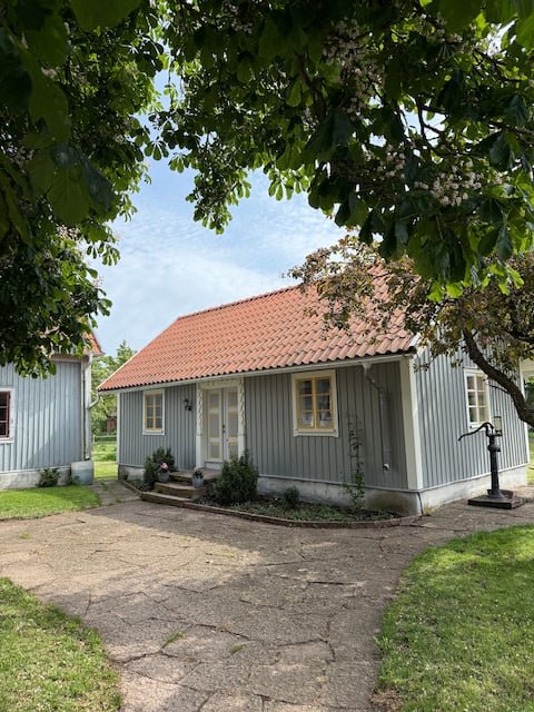 Newly renovated cottage a stone's throw from Borgholm