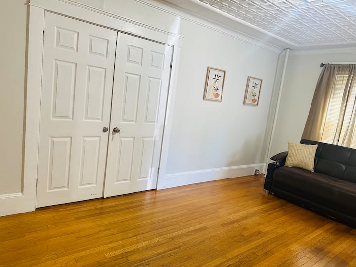 Kazulairbnb Room #3 With Porch First Floor - Londonderry, NH