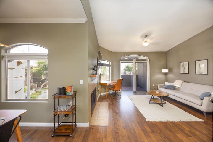 Resort Condo
8mi To Old Town - Phoenix, AZ