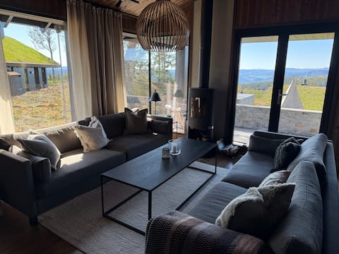 Top performing Airbnb: Hafjell cabin with view, jacuzzi & ski in/out in Øyer