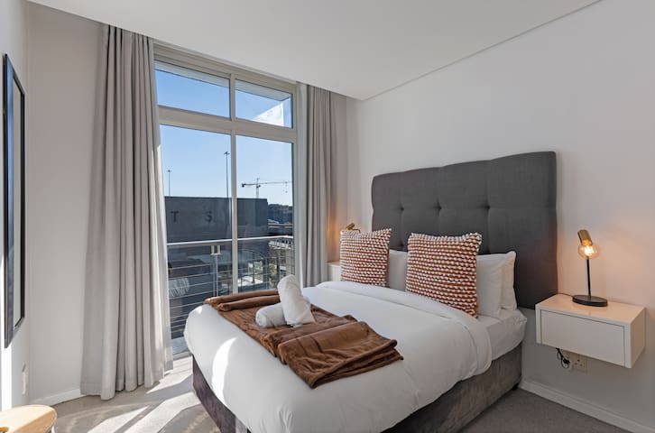 Pool! 2 min To V&A, Self Check-in, Secure Parking gallery image 3