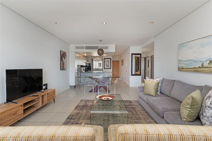 Pool! 2 min To V&A, Self Check-in, Secure Parking