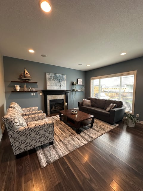 Top performing Airbnb: The Cozy Nest - Central AC whole house in Sylvan Lake