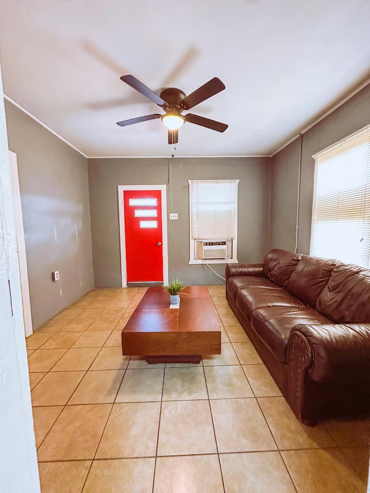 Charming Casita 414 | Sleeps 6 - Nuevo Laredo