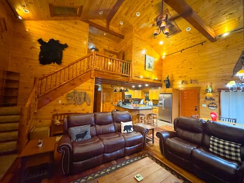 Cozy MTN Retreat• Near Ski Resorts • Sleeps 10