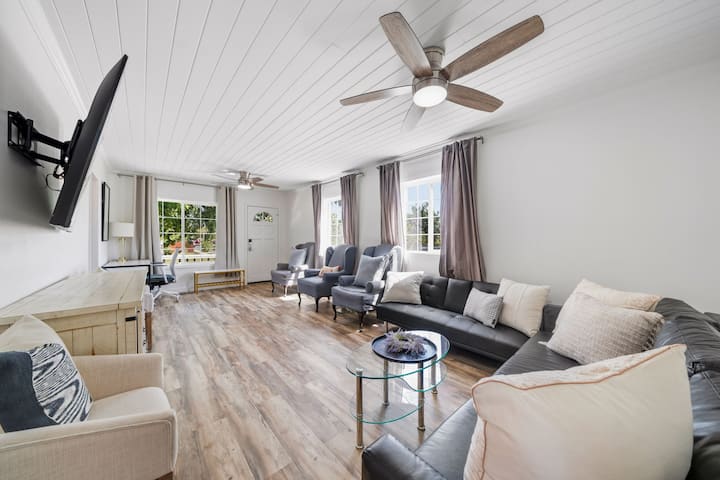 The B Street House | Central Napa Retreat - Napa, CA