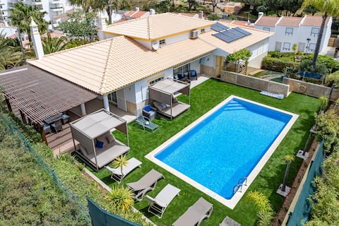Perfect House with Heated Pool, Falésia Beach