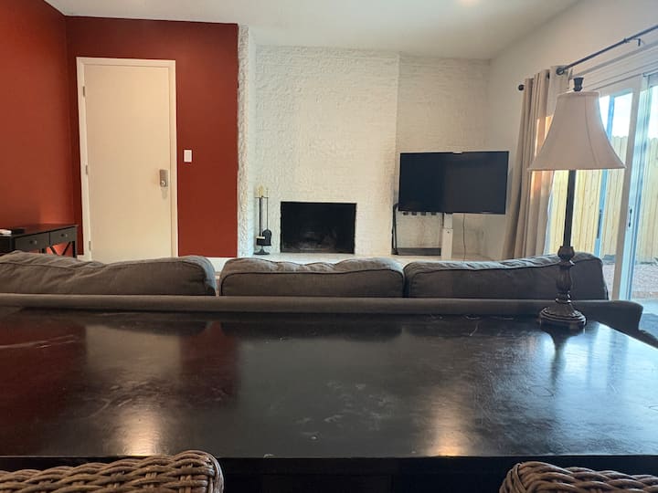 Spacious Studio Near Strip/downtown - Private Yard - Las Vegas, NV