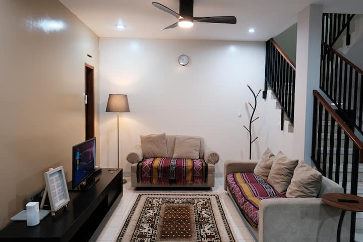 Lembah Dago Home @ Heart Of City - Aston, PA