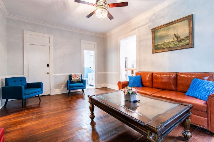 Mint Julep Suite & Bourbon Room | Sleeps 2 - Louisville, KY