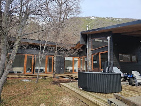 Cabin with tinaja (traditional wooden soaking tub) in Valle de Las Trancas, for 6