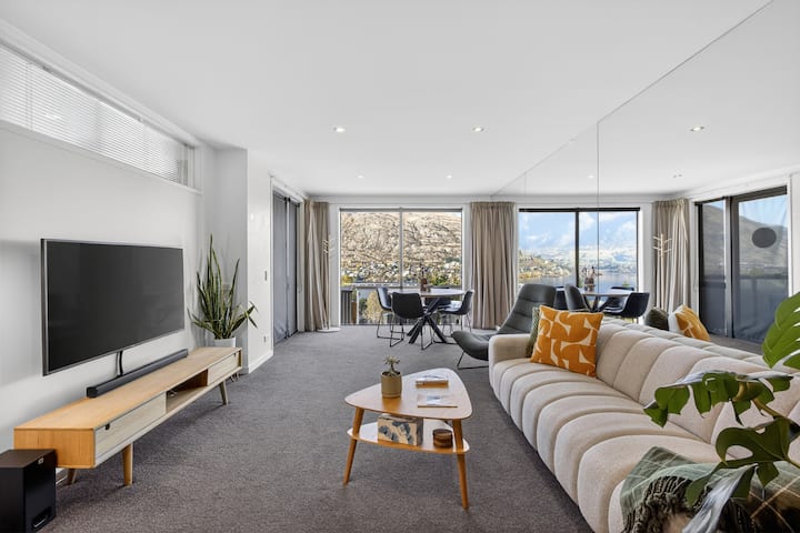 Spa Retreat Lake & Mountain Views - Goldrush Peak - The Remarkables Ski Area