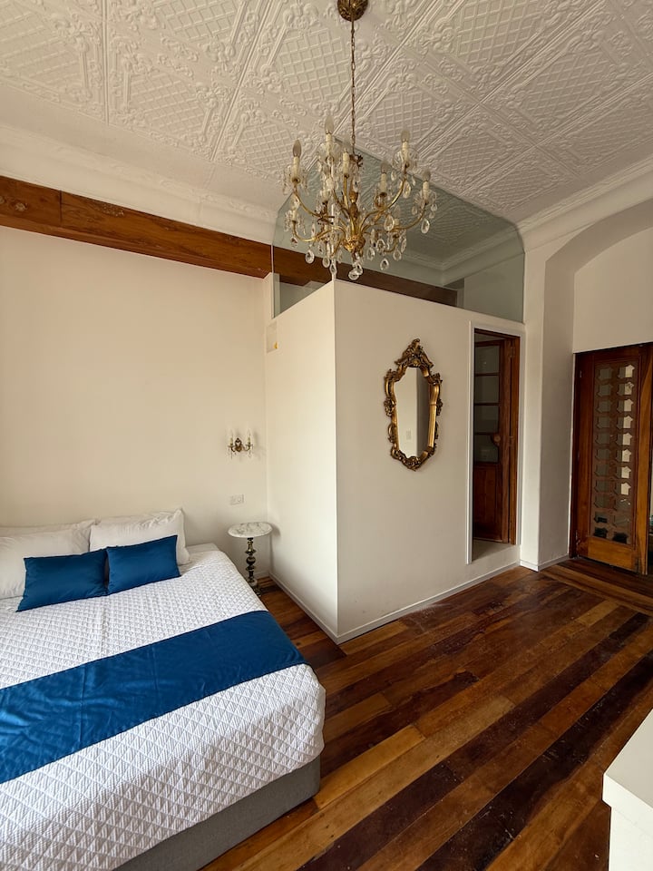 Historic Suite - Cathedral View - Cuenca