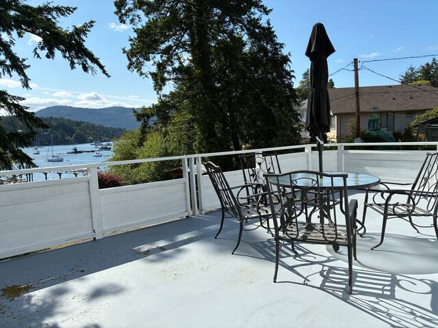 Water view house Brentwood Bay