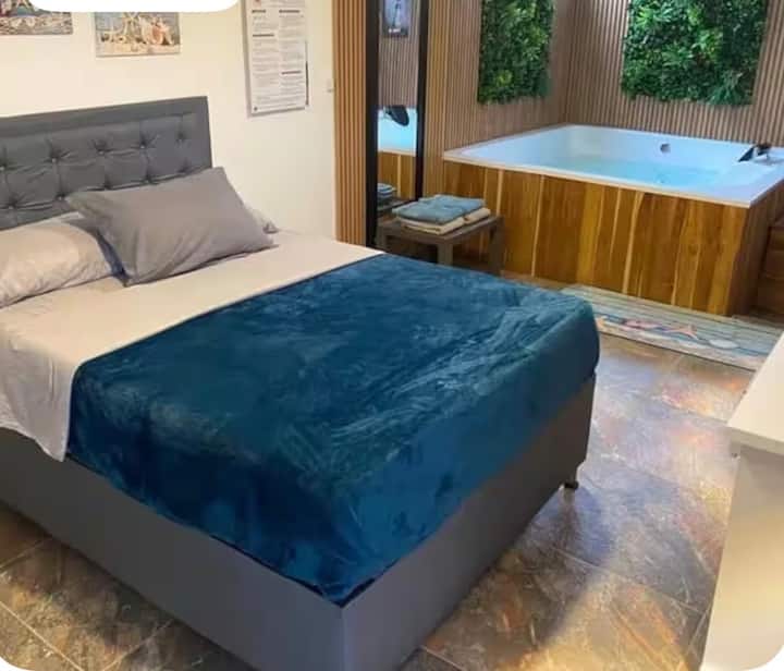 Casa Lujo 4 Hab, Jacuzzi, Buena Ubicación Estadio - Medellín