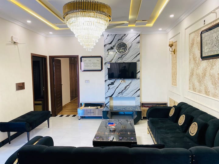 Grand-5 Bedroom-entire Home-peaceful Villa-solar - Lahore