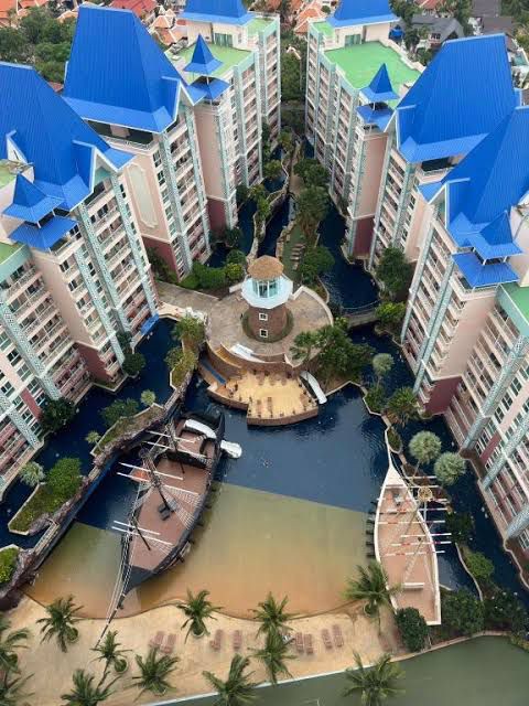 Resort Style Room thumbnail 8