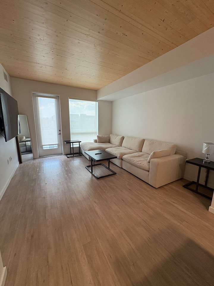 Modern 1br 5 Minute Walk From Empower Stadium - Denver, CO
