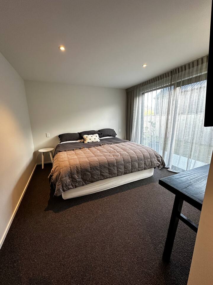 საძინებელი 1