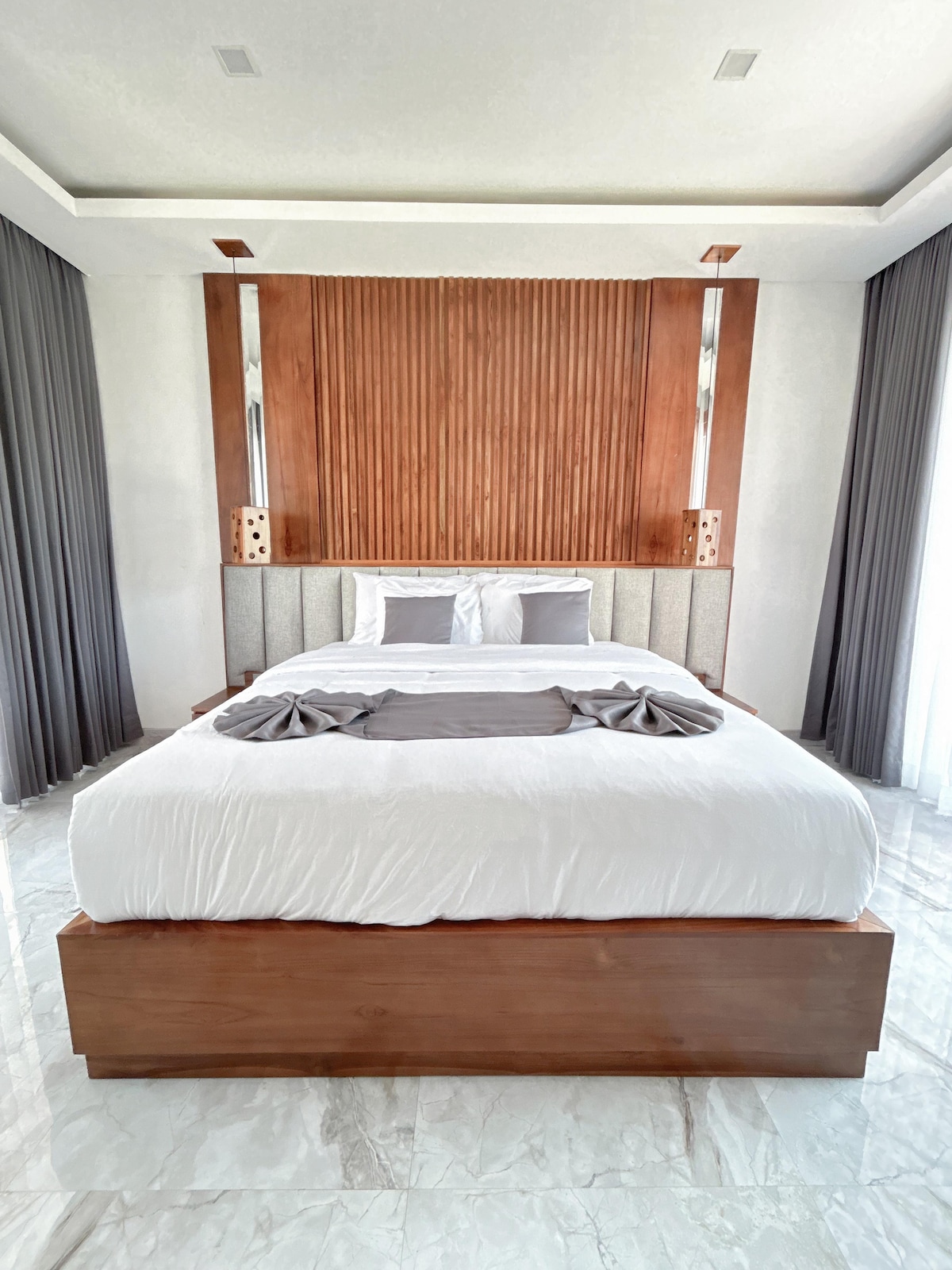 Home in South Kuta · 4 bedrooms · 4 beds · 6 baths, comparabile Airbnb