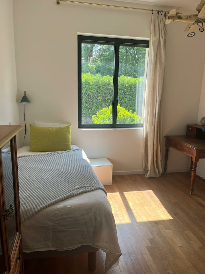 Konfigurácia s jednolôžkami (pre 9 osôb), ale možnosť požiadať o prístelku navyše... 
