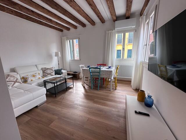 Ca’ Elena beautiful canal view Biennale