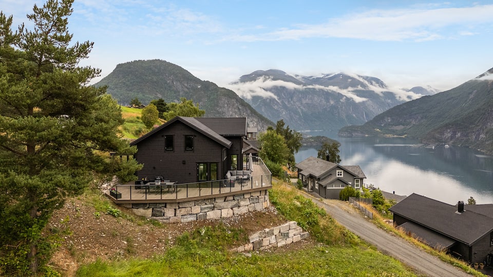 Fjordblikk, a cabin above the Valldal fjord, Valldal, Møre og Romsdal, Norway, photo 5 of 10