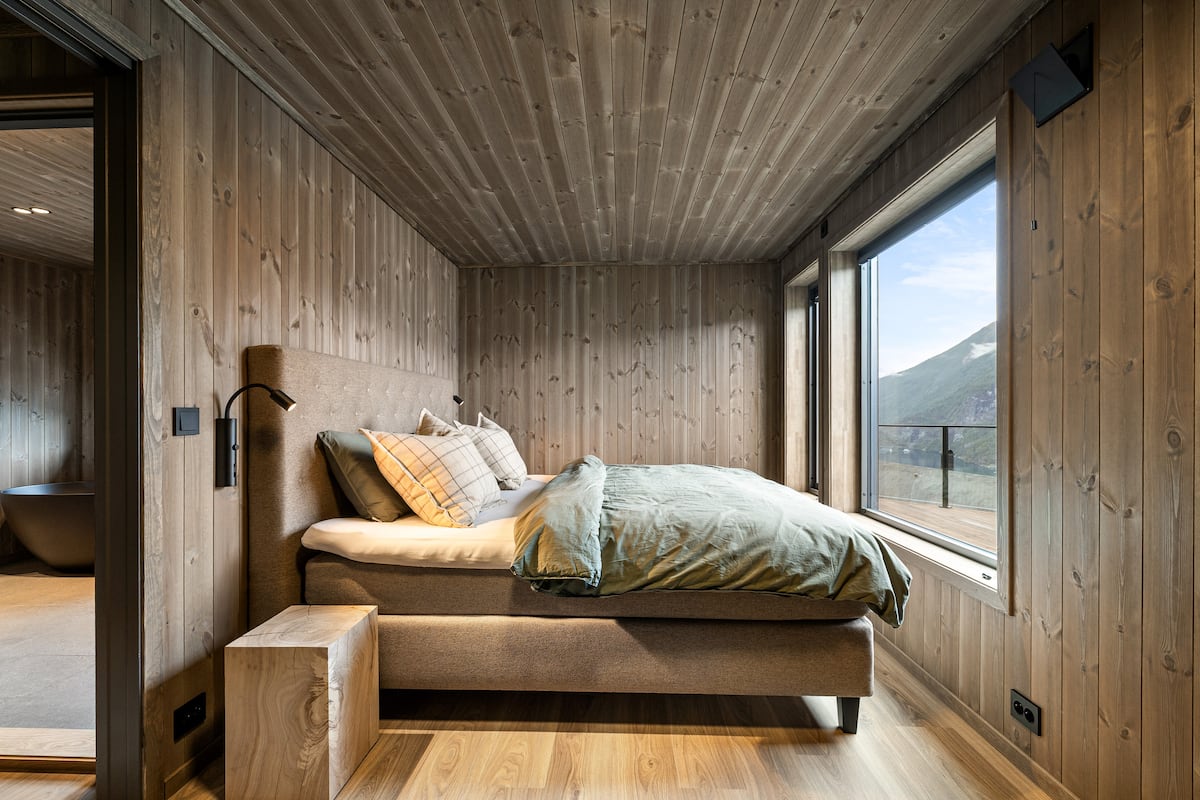 Cozy downstairs bedroom