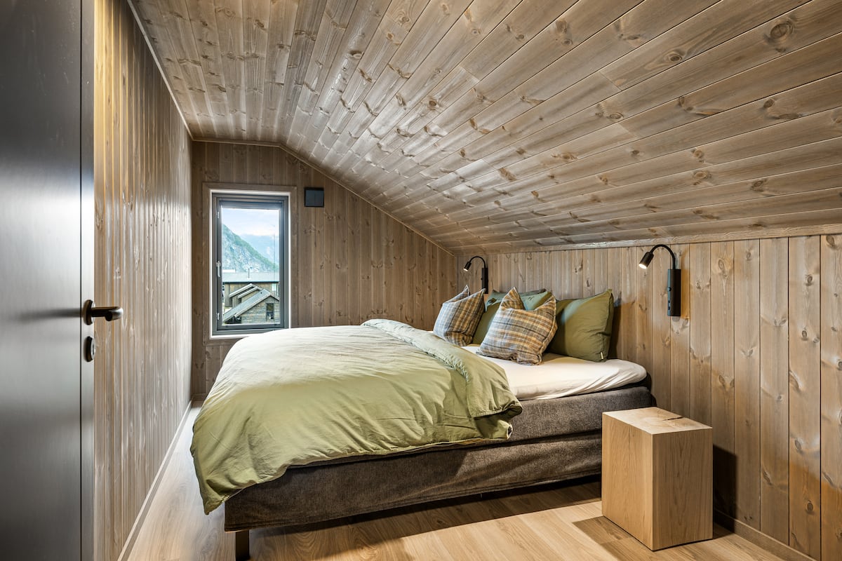 Spacious upstairs bedroom