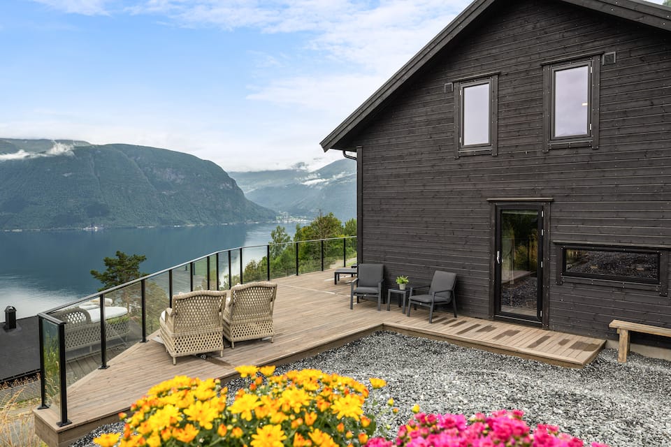 Fjordblikk, a cabin above the Valldal fjord, Valldal, Møre og Romsdal, Norway, photo 3 of 10