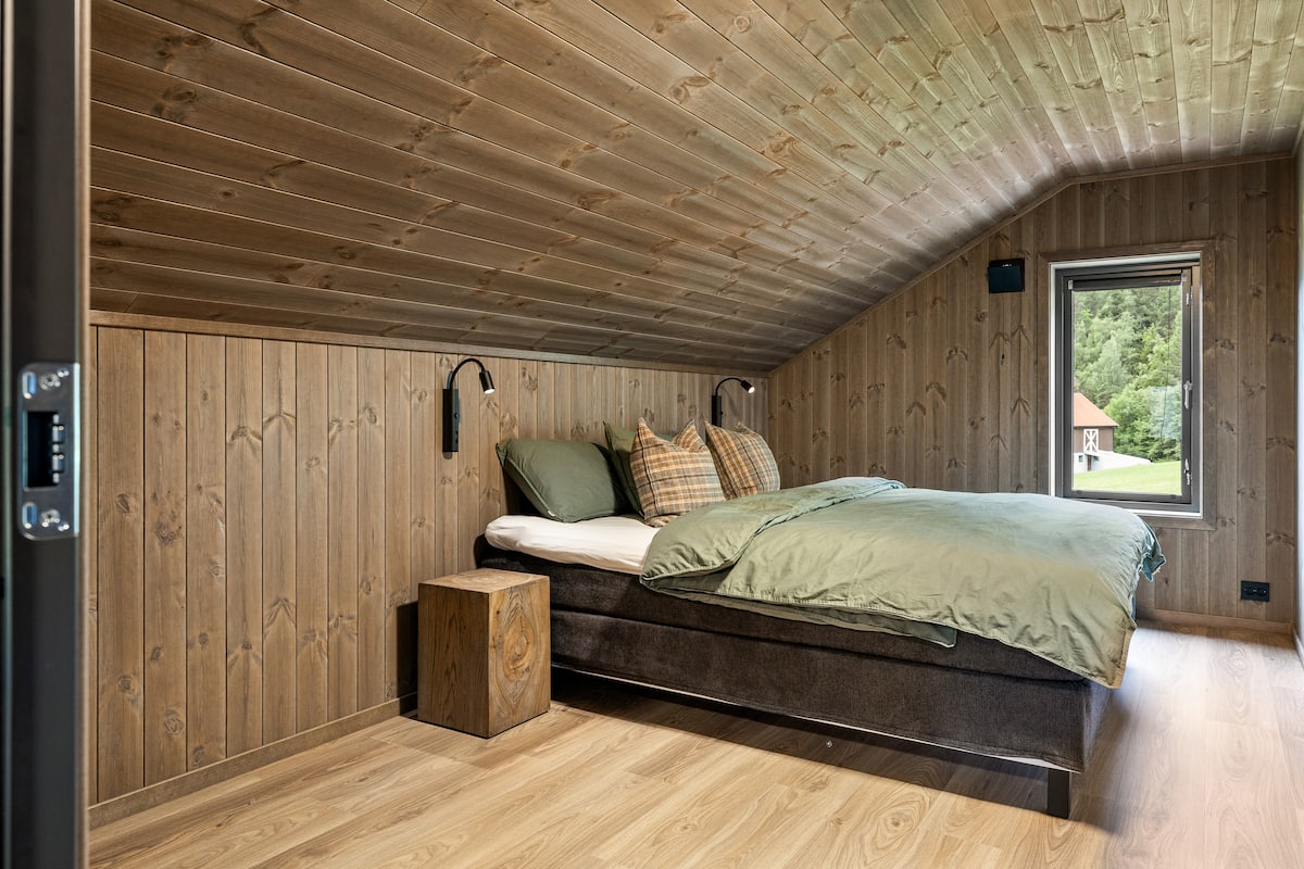 Second bedroom on the upper floor