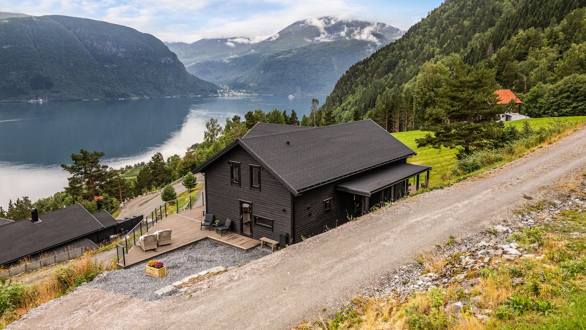 Aerial view of the cabin and surroundings