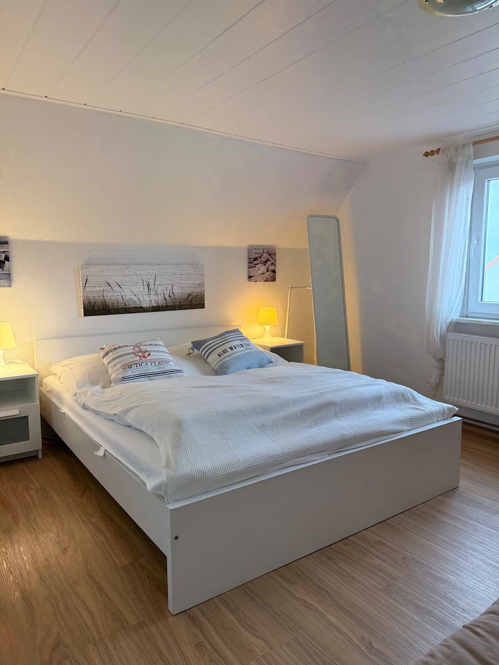 Kitanda cha watu wawili chenye magodoro 2 yenye ukubwa wa 80x200