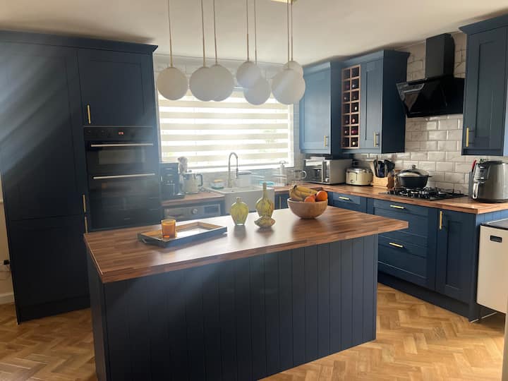 Stylish Room – Walk To Historic Canterbury Sights - Canterbury