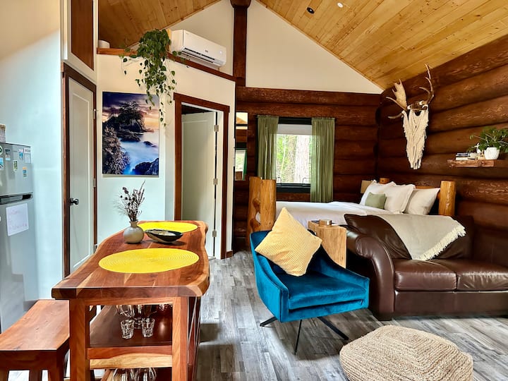 Stunning Log Cabin, Central Ukee W/hot Tub - Kanada