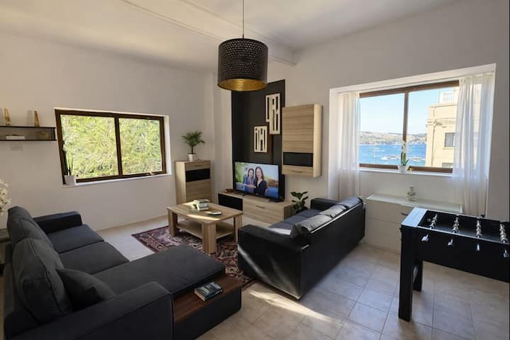 Seaside Mega Villa With Huge Pool And Garden - Malta