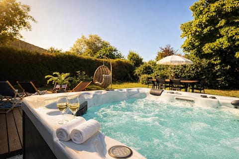 Private spa & master suite – 10 min from La Rochelle