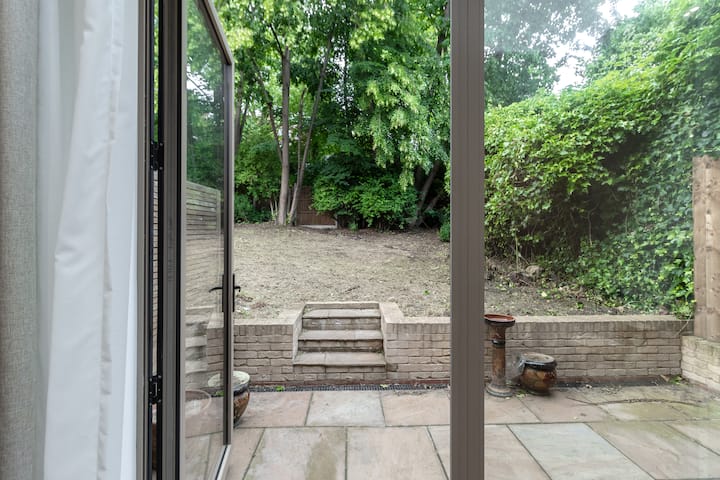 1A, NW3 - 1BD 2BA Sleeps 4, photo 2 of 5