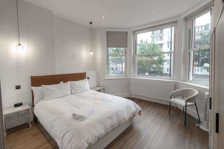 1A, NW3 - 1BD 2BA Sleeps 4, photo 3 of 5