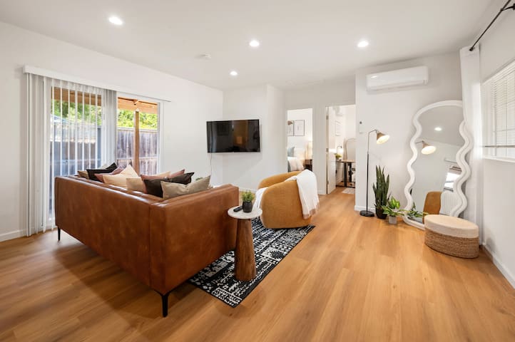 Walk to Downtown Mt.View | BayArea Travelers Haven