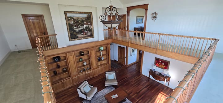 Breathtaking Estate On The Bluff - Platte City, MO