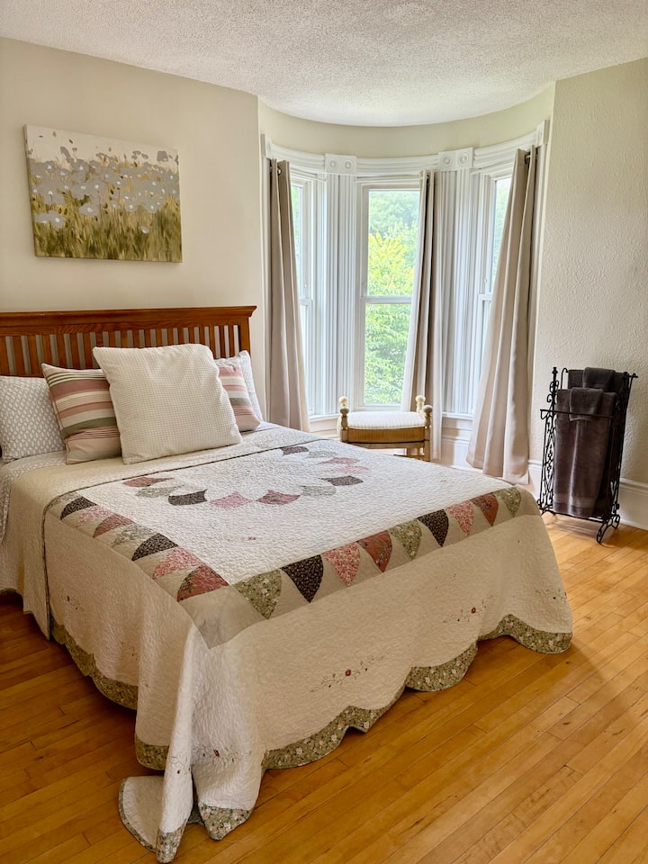 Primarna spavaća soba s bračnim krevetom (160x200) i vlastitom kupaonicom