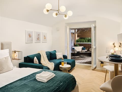 Karlín private Sauna & BBQ - Terrace Apt +Parking